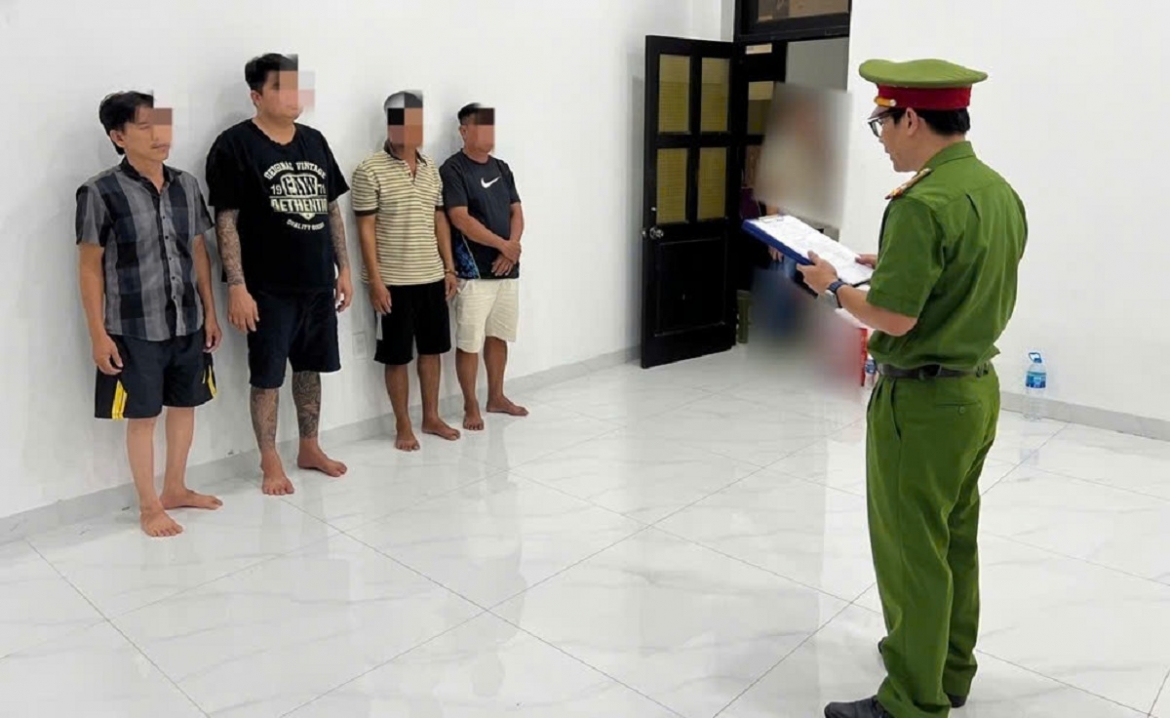 Cơ quan Cảnh sát điều tra Công an tỉnh Lâm Đồng tống đạt Quyết định tạm giữ hình sự các đối tượng.jpg