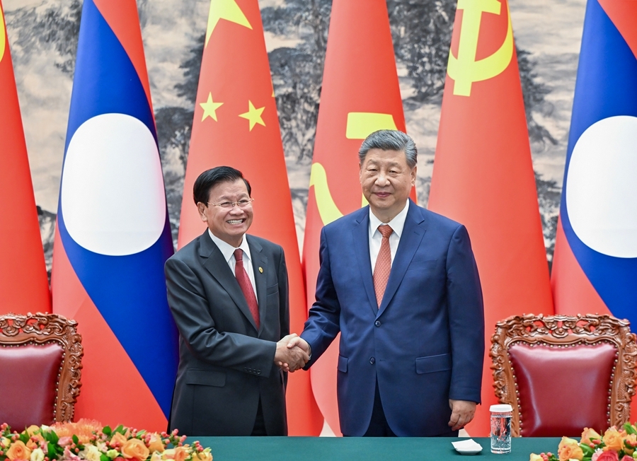Tổng Bí thư, Chủ tịch Trung Quốc Tập Cận Bình và Tổng Bí thư, Chủ tịch nước Lào Thongloun Sisoulith ngày 5_6_2026. Ảnh_ Tân Hoa xã.jpg