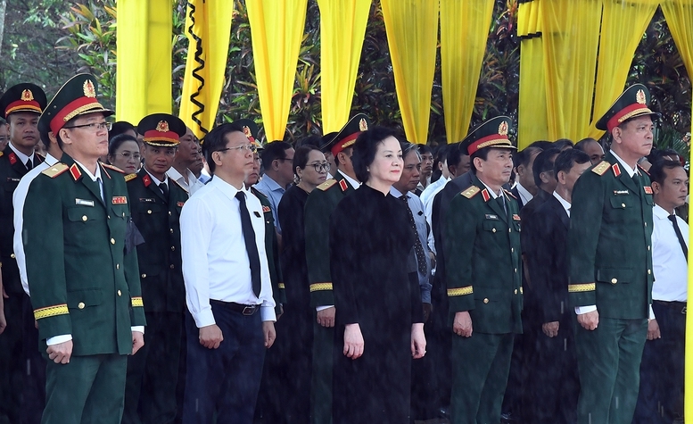anh-dai-bieu-tham-du-le-vieng-truy-dieu-an-tang-17806330620591889552818.jpg