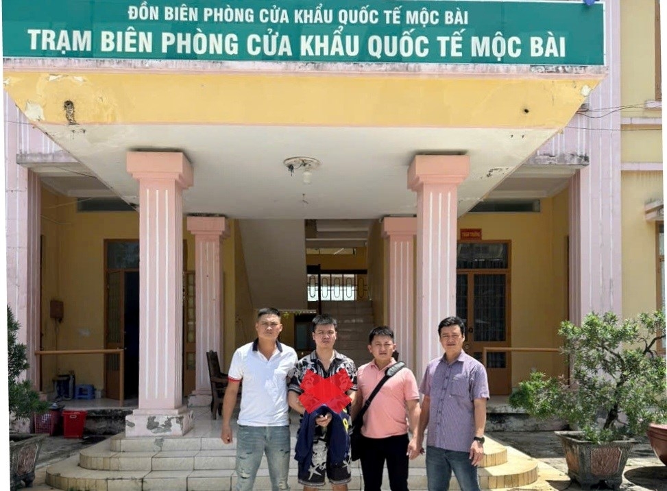 bat doi tuong truy na lien quan duong day lua dao tu campuchia tai moc bai.jpg