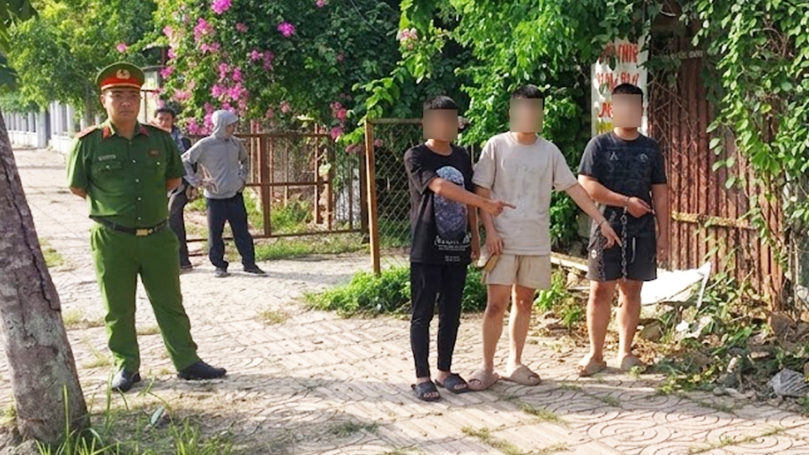 bat_nhom_thieu_nien_dung_hung_khi_truy_sat_nguoi_di_duong_o_ha_noi.jpg