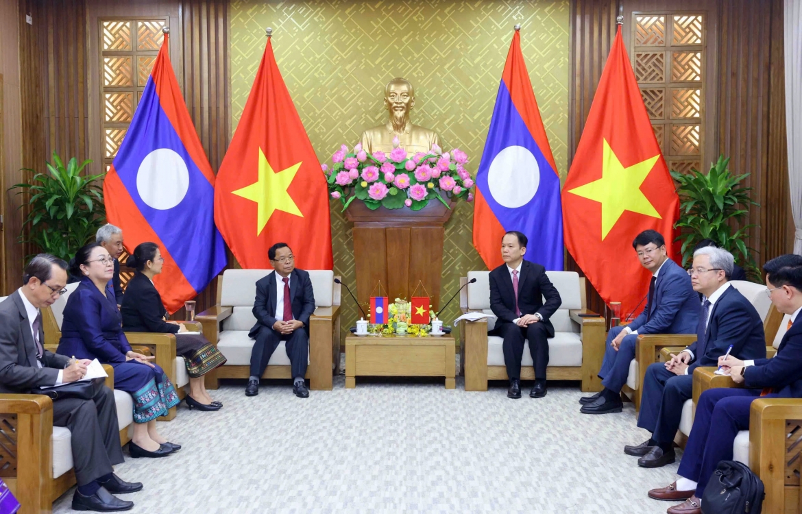 bo_truong_tu_phap_viet_nam_hoi_dam_voi_bo_truong_tu_phap_lao_1.jpg
