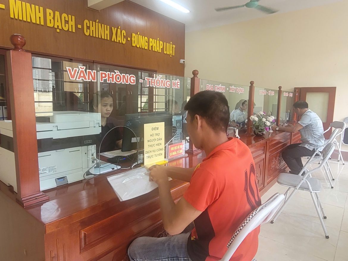 chinh_quyen_hai_cap_tao_chuyen_bien_tich_cuc_trong_giai_quyet_thu_tuc_hanh_chinh.jpg