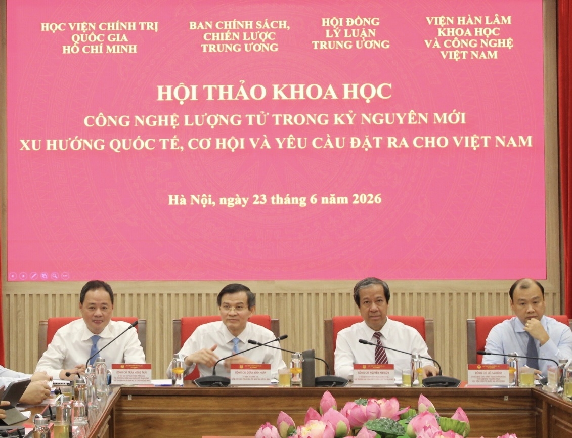 chu_tri_hoi_thao.jpg