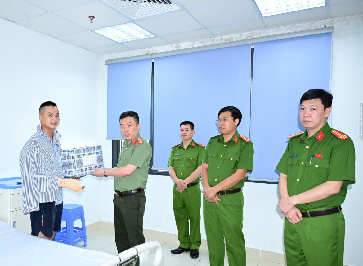 cong an hai phong.jpg