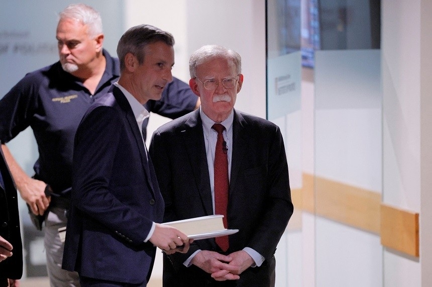 cuu_co_van_an_ninh_quoc_gia_my_john_bolton_bi_truy_to._reuters.jpg