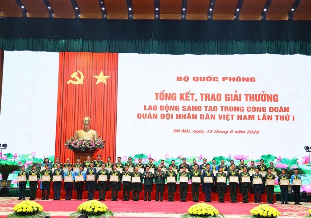 dai_tuong_phan_van_giang_du_le_tong_ket_trao_giai_thuong_lao_dong_sang_tao_trong_cong_doan_quan_doi_9.jpg