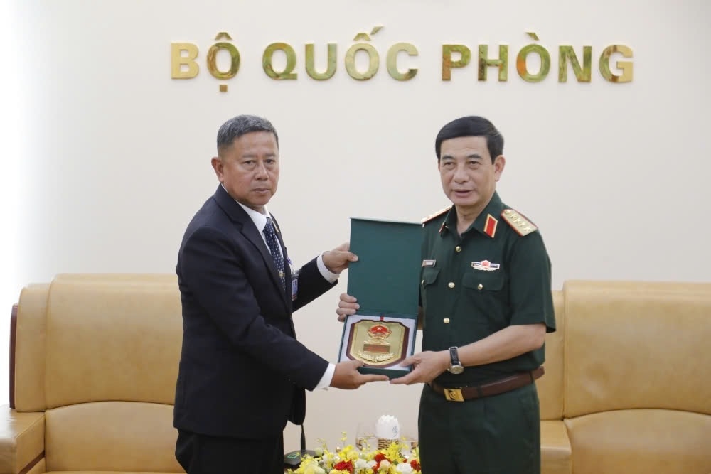 dai_tuong_phan_van_giang_hoi_kien_bo_truong_quoc_phong_thai_lan_1.jpg