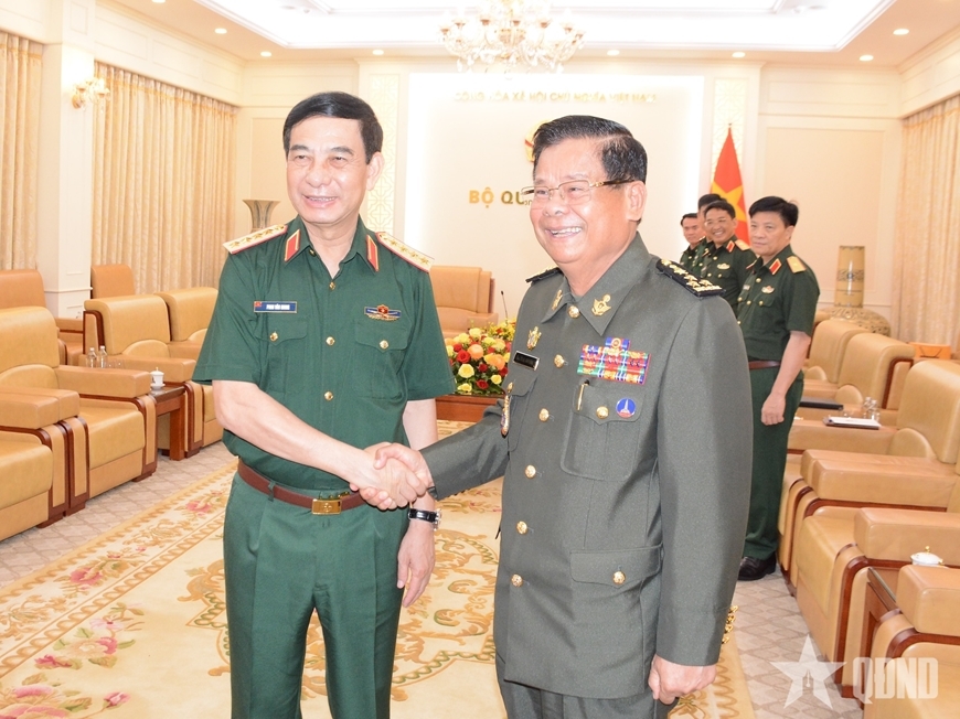 dai_tuong_phan_van_giang_tiep_quoc_vu_khanh_bo_quoc_phong_campuchia.jpg