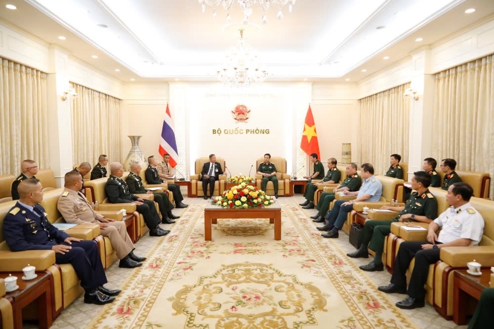 dai_tuong_phan_van_giang_va_trung_tuong_adul_boonthumjaroen_.jpg