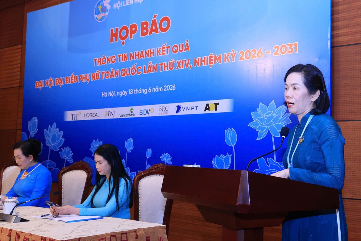 Bà Nguyễn Thị Minh Hương, Phó Chủ tịch Hội LHPN Việt Nam thông tin nhanh kết quả Đại hội Đại biểu Phụ nữ toàn quốc lần thứ XIV
