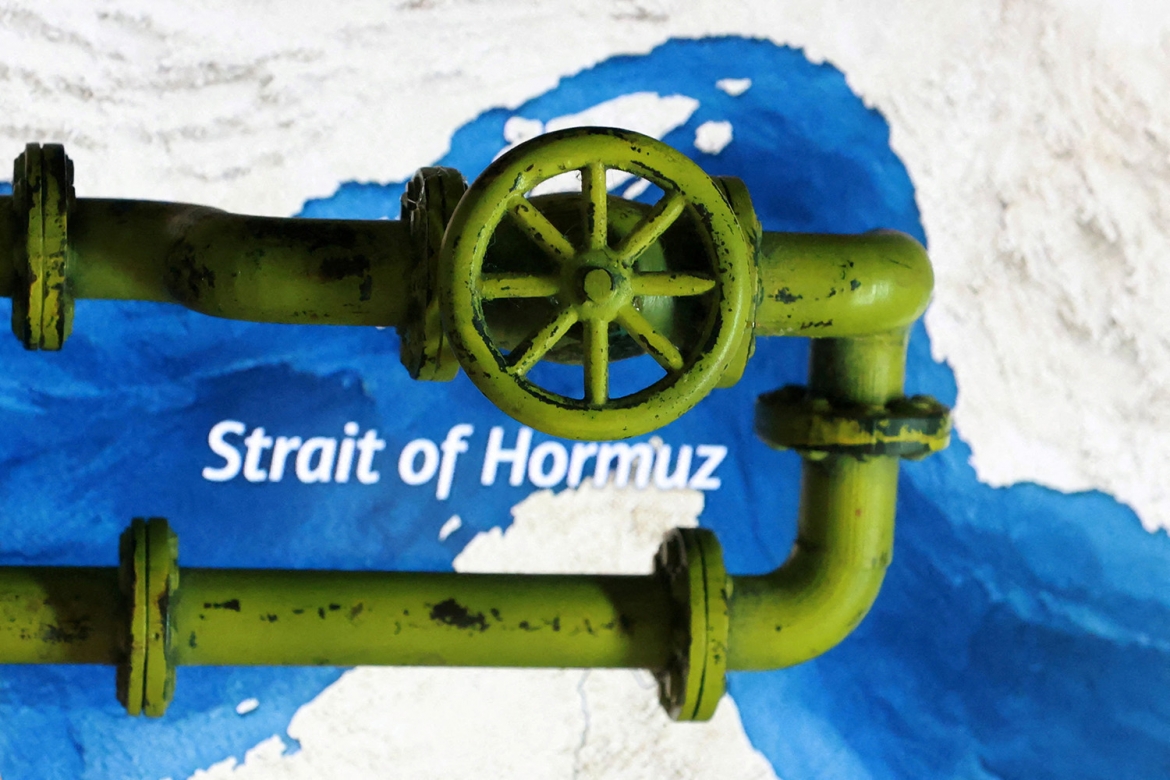 Khủng hoảng eo biển Hormuz vẽ lại bản đồ dầu mỏ toàn cầu. Ảnh minh họa: Reuters
