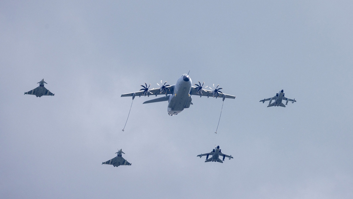 Các máy bay quân sự của Đức bay biểu diễn tại sự kiện “Ngày hội Bundeswehr” ở Laage, miền Đông Bắc nước Đức, ngày 6/6/2026. Ảnh: Reuters