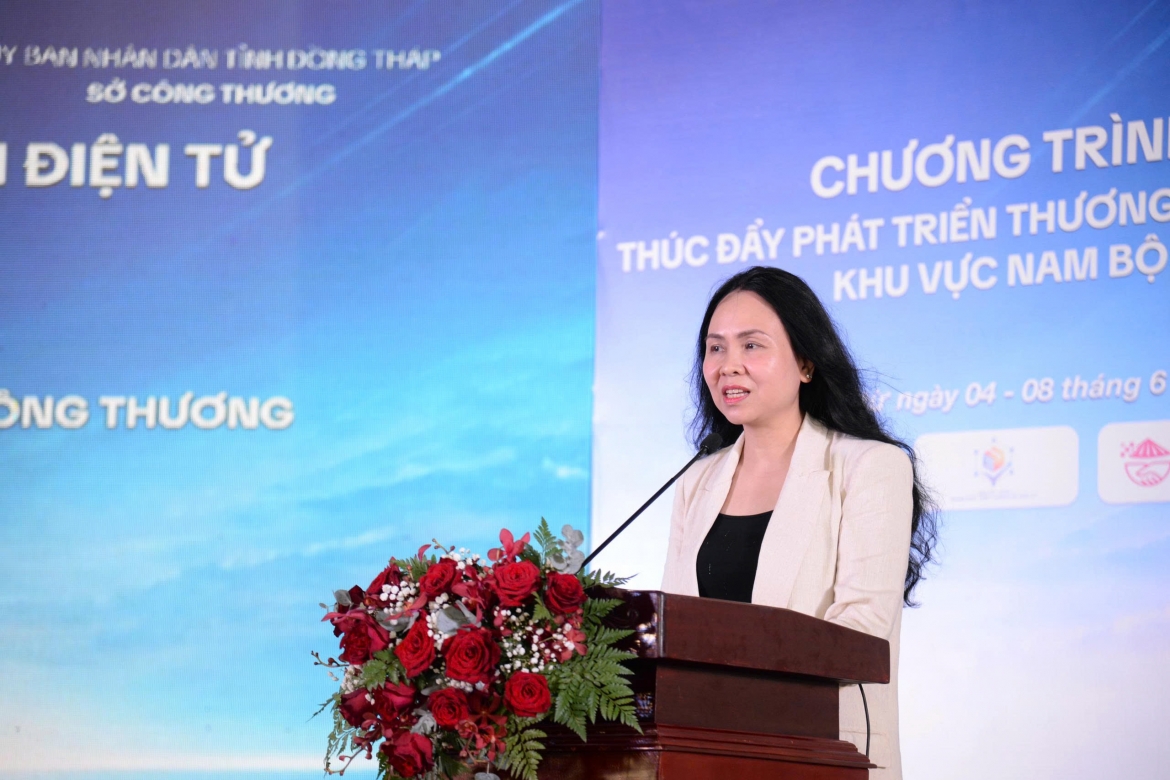 lanh_dao_cuc_thuong_mai_dien_tu_va_kinh_te_so_bo_cong_thuong_phat_bieu_tai_hoi_nghi.jpg