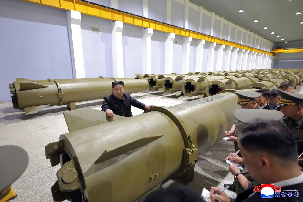 nha_lanh_dao_kim_jong_un_thi_sat_doanh_nghiep_san_xuat_vu_khi_lon_cua_trieu_tien_anh_kcna_20260607084800.jpeg