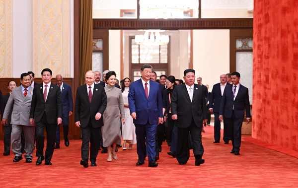 nha_lanh_dao_trieu_tien_kim_jong_un_hang_dau_ngoai_cung_ben_phai_trong_lan_du_le_duyet_binh_tai_bac_kinh_thang_9_2025._anh_tan_hoa_xa.jpg