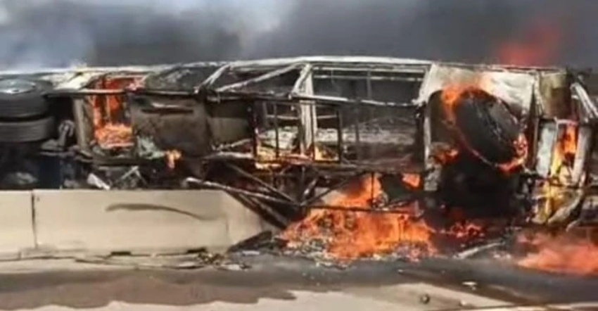Tai nạn xe bus nghiêm trọng tại Iraq khiến 21 người chết (Ảnh cắt từ video).