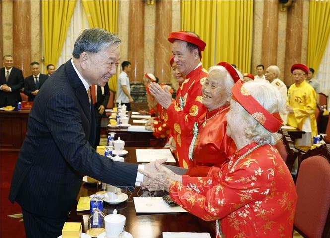 tbt-nguoicaotuoi-1.jpg