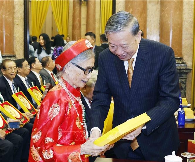 tbt-nguoicaotuoi-6.jpg