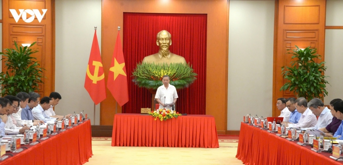 tbt_ctn_to_lam_lam_viec_ba_to_chuc_tw_dang_3.jpg