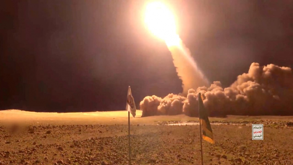 Môt tên lửa được lực lượng Houthi tuyên bố phóng nhằm vào Israel, hình ảnh cắt từ video công bố tháng 12/2024. Ảnh: Reuters
