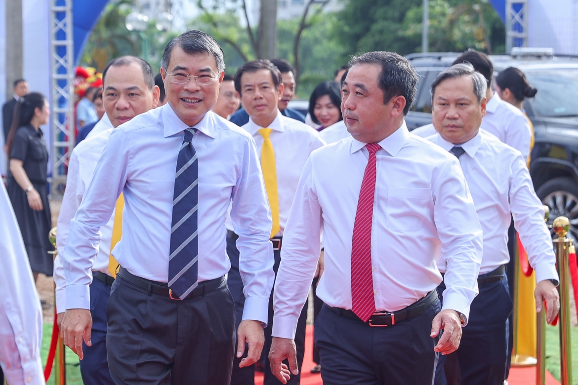 thu_tuong_le_minh_hung_va_bi_thu_thanh_uy_ha_noi_tran_duc_thang_du_khoi_cong_duong_sat_nha_o_cho_thu.jpg