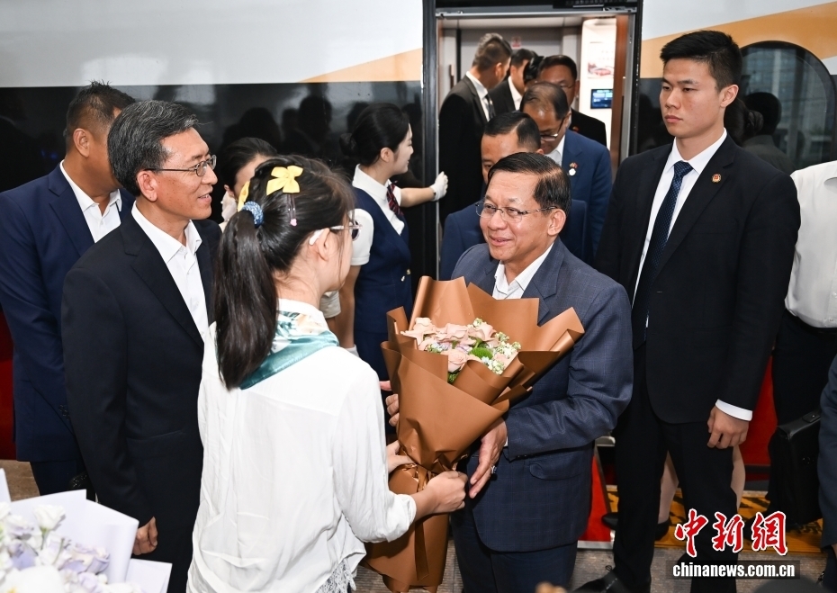 tong_thong_myanmar_min_aung_hlaing_den_hang_chau_bang_tau_cao_toc_ngay_18_6._anh_china_news.jpg