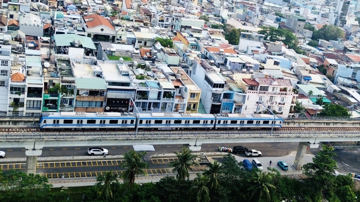 trong_75_ty_dong_tai_tro_du_kien_co_6_ty_dong_duoc_dung_de_ho_tro_hanh_khach_di_tuyen_metro_so_1_.jpg