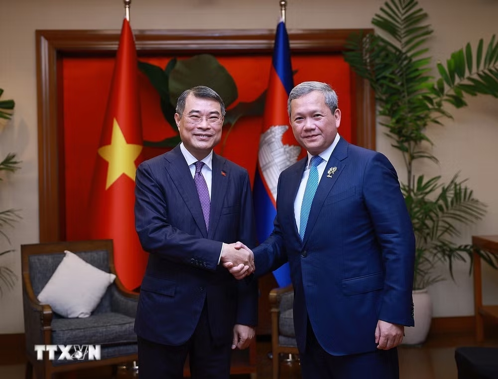 ttxvn-thu-tuong-le-minh-hung-gap-thu-tuong-campuchia-2.jpg.png