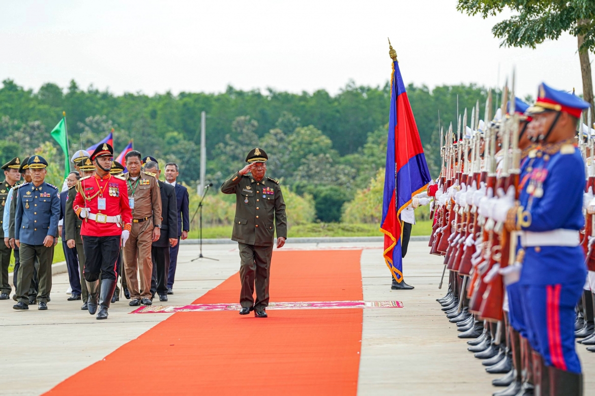 vovsamdech_tea_banh_pho_chu_tich_dang_nhan_dan_campuchia_cpp_co_van_toi_cao_cua_quoc_vuong_campuchia_chu_tri_buoi_le.jpg
