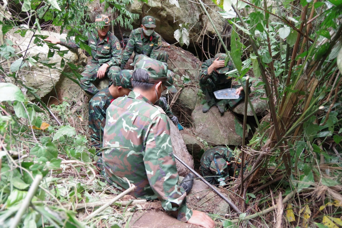 1.-khu-vuc-phat-hien-hai-cot-liet-si.jpg