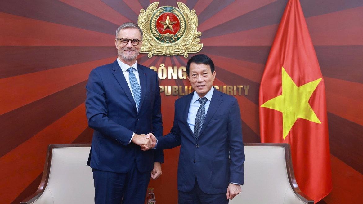 13-07_bo-truong-luong-tam-quang-va-dai-su-phap-olivier-brochet.jpg