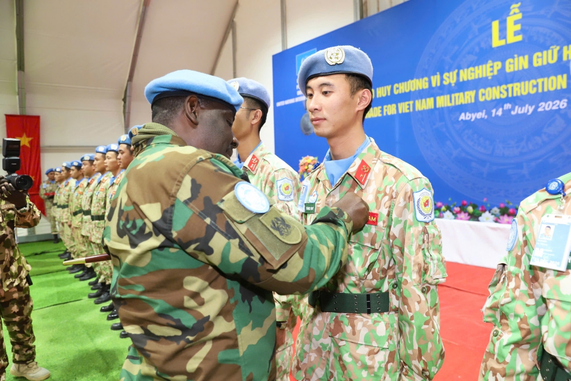 184-chien-si-mu-noi-xanh-nhan-huy-chuong-gin-giu-hoa-binh-lien-hiep-quoc-1.jpg