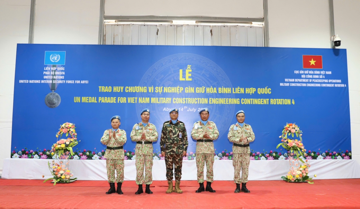 184-chien-si-mu-noi-xanh-nhan-huy-chuong-gin-giu-hoa-binh-lien-hiep-quoc-8.jpg