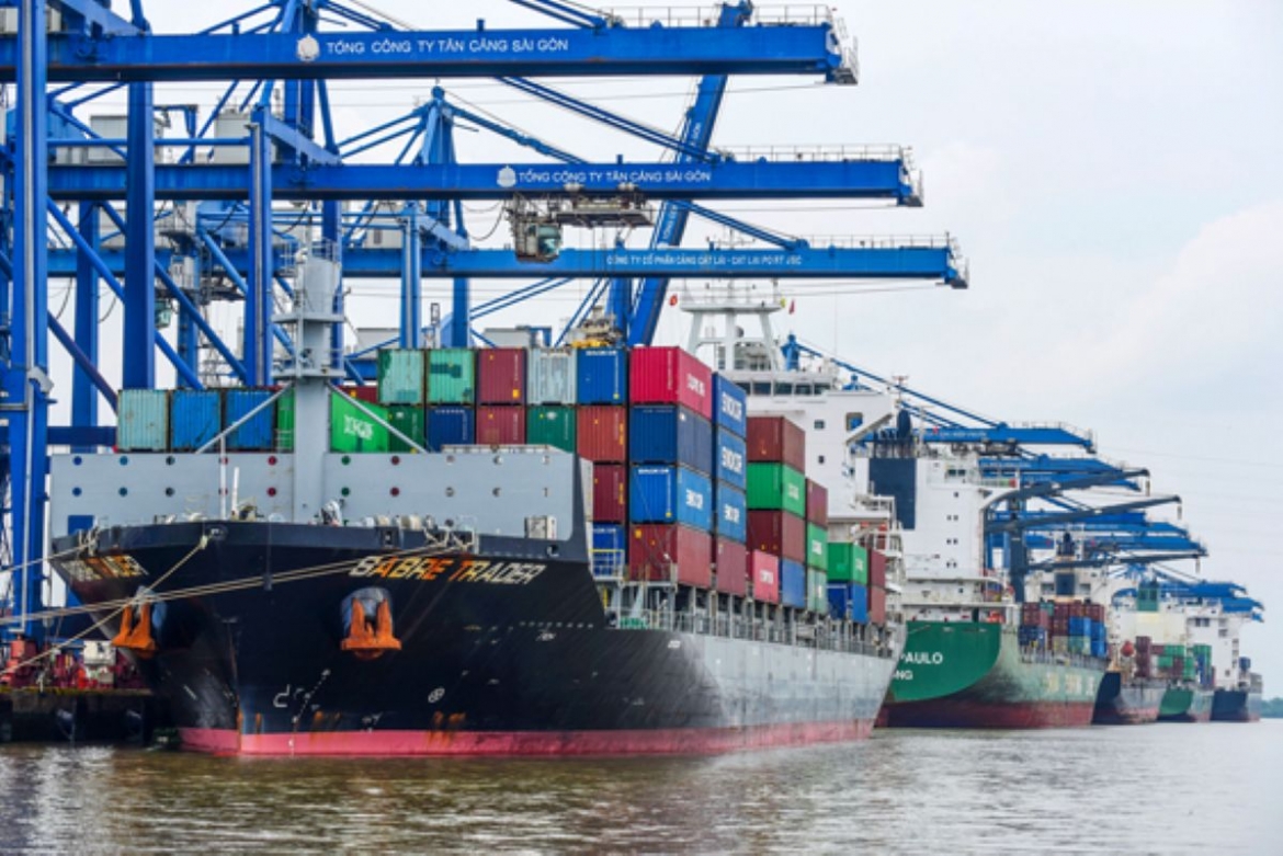 1_so_luong_hang_hoa_van_chuyen_cang_nhieu_thi_chi_pho_logistics_cang_giam_anh_hoang_trieu.jpg