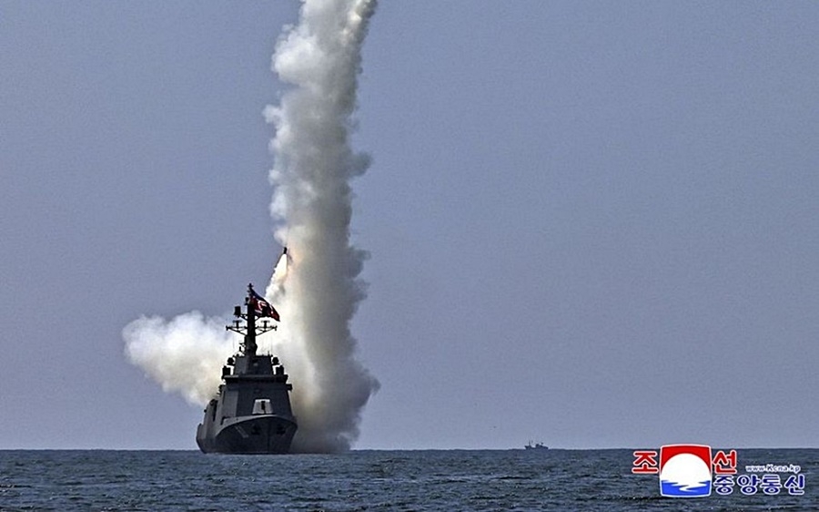 Trieu Tien thu vu khi, chien ham Trieu Tien phong ten lua, tau chien Trieu Tien, khu truc ham Trieu Tien Kang Kon -kcna.jpg