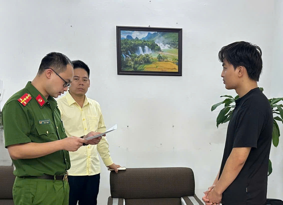 bi_can_nguyen_quang_loi_ao_den_bi_khoi_to_de_dieu_tra_ve_hanh_vi_san_xuat_buon_ban_hang_gia.jpg