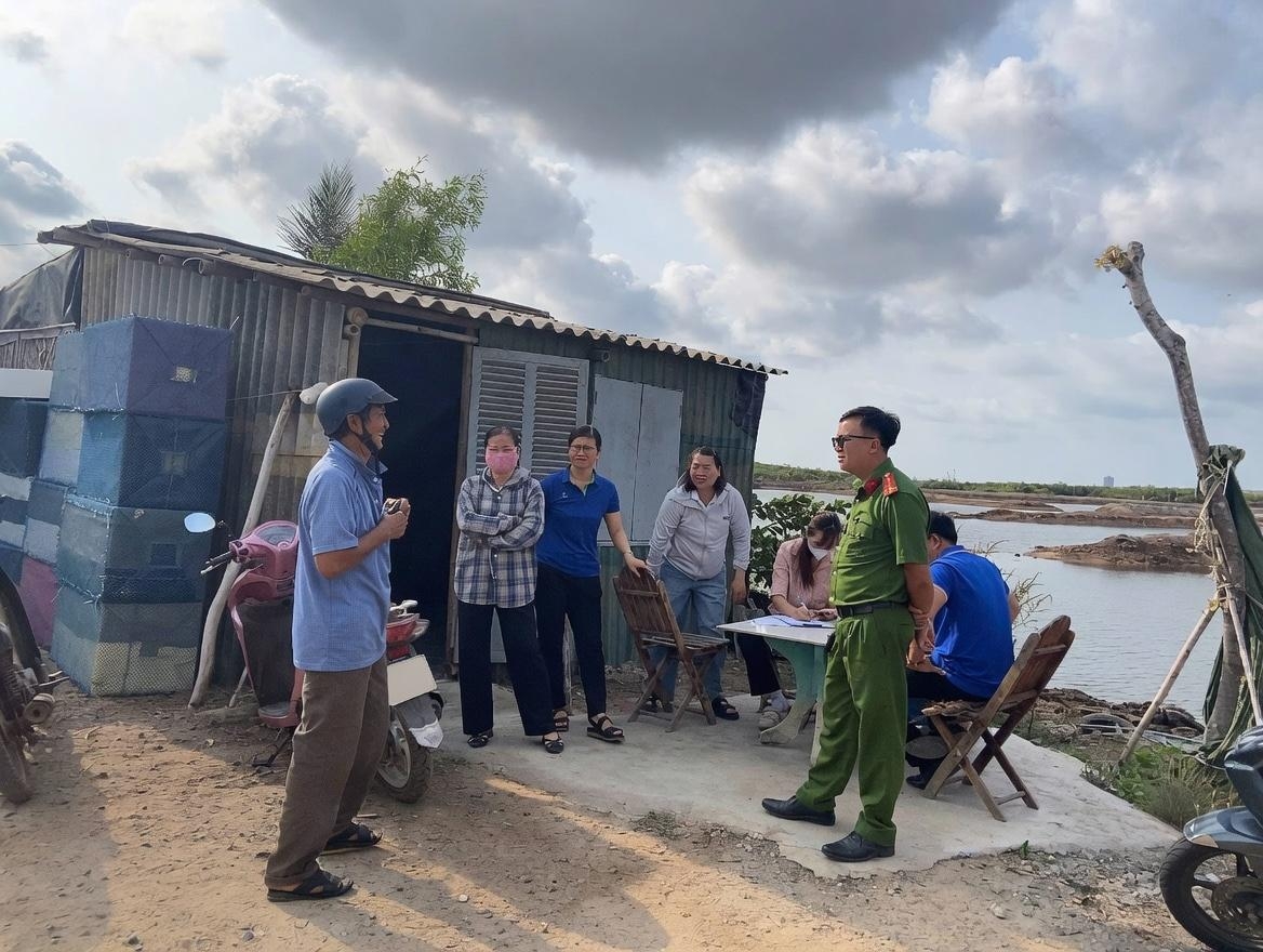 doan-cong-tac-lien-nganh-phuong-phuoc-thang-kiem-tra-tien-su-tiem-chung-va-dieu-kien-nuoi-giu-vat-nuoi-tai-dia-ban-khu-pho-6.jpeg