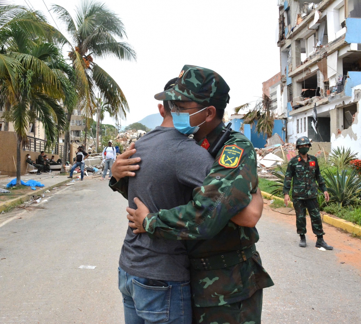 doan_viet_nam_da_dua_duoc_54_nan_nhan_dong_dat_tai_venezuela_ra_khoi_dong_do_nat_5.jpg