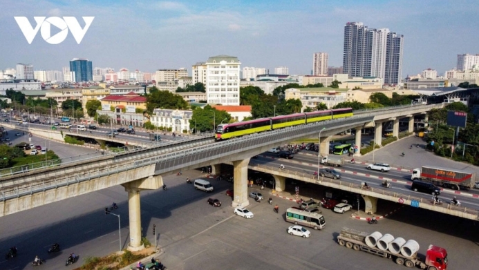 duong-sat-tren-cao.png