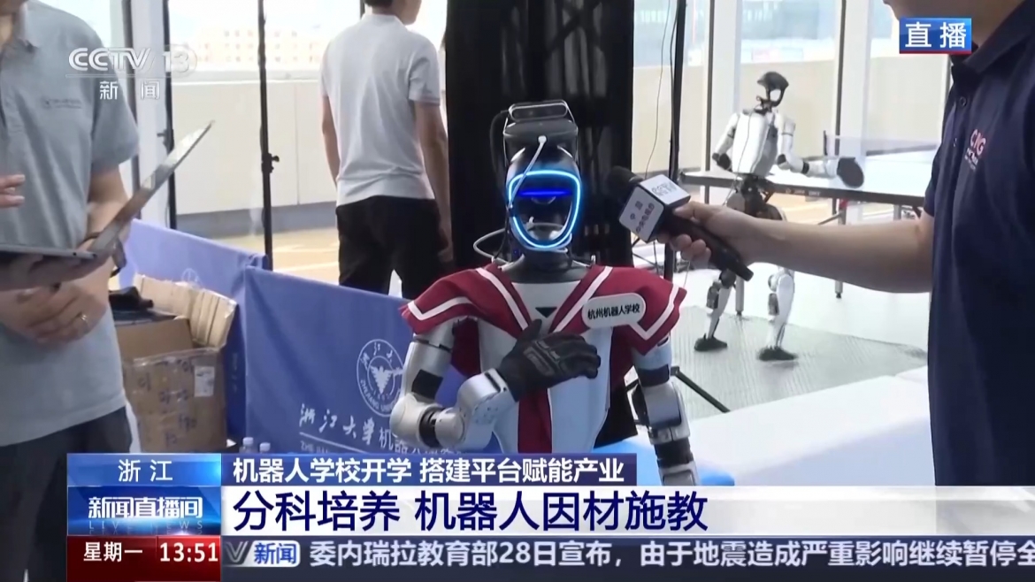 hoc_vien_robot_dong_hanh._anh_cctv.png