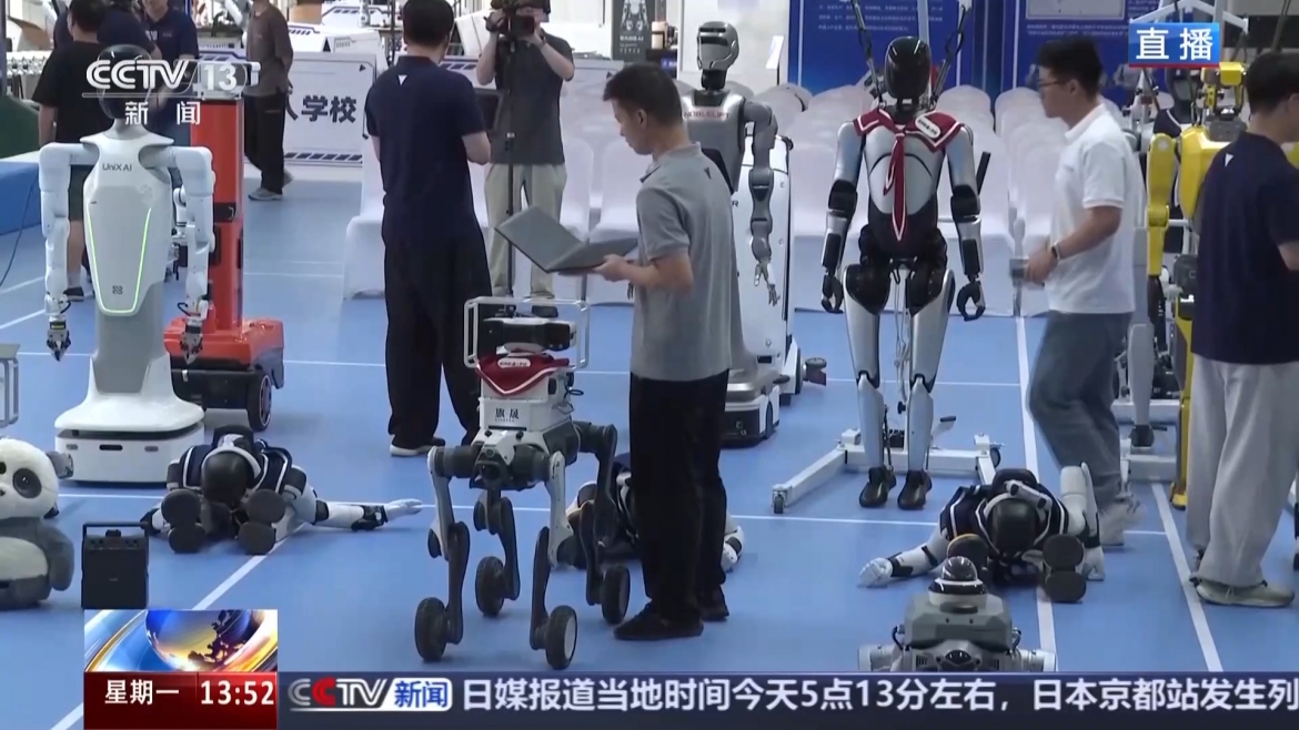 hoc_vien_robot_tuan_tra._anh_cctv.png
