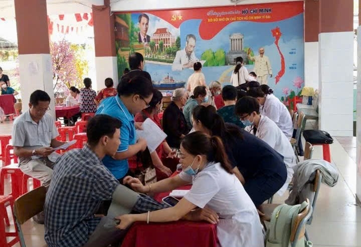 huy-dong-cac-phong-kham-da-khoa-tu-nhan-tren-dia-ban-cung-kham-suc-khoe-toan-dan.jpg
