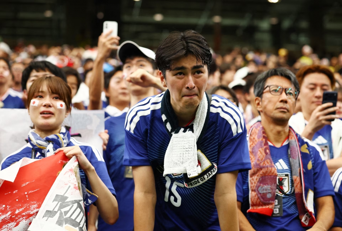 japan-fan-reuters.jpg