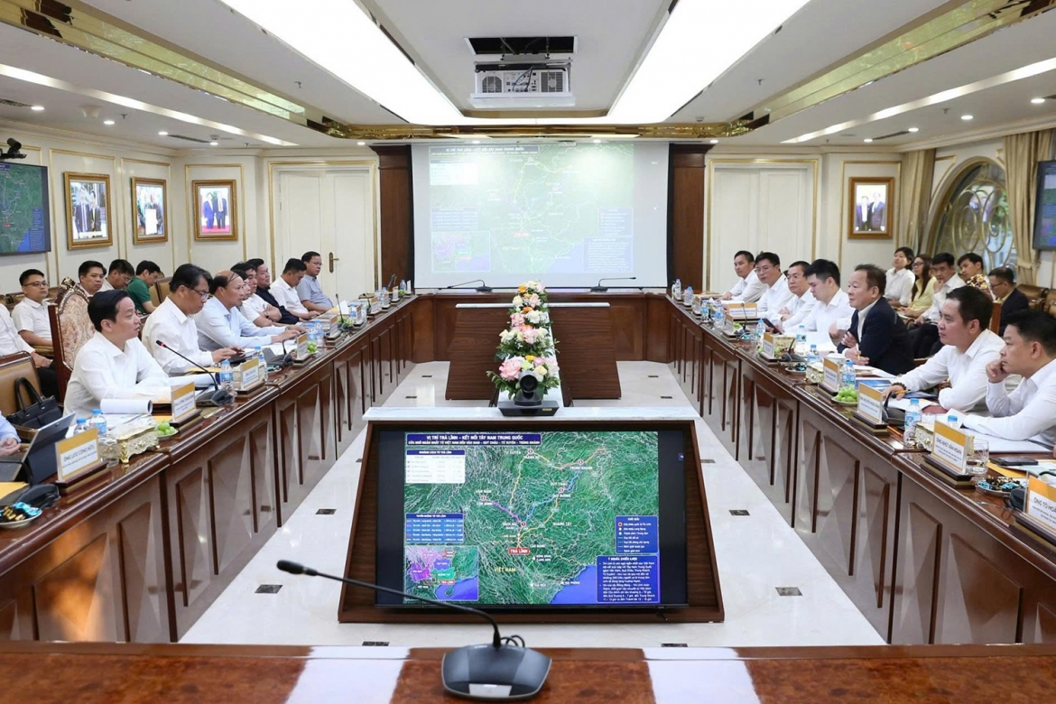 lam_viec_1.jpg
