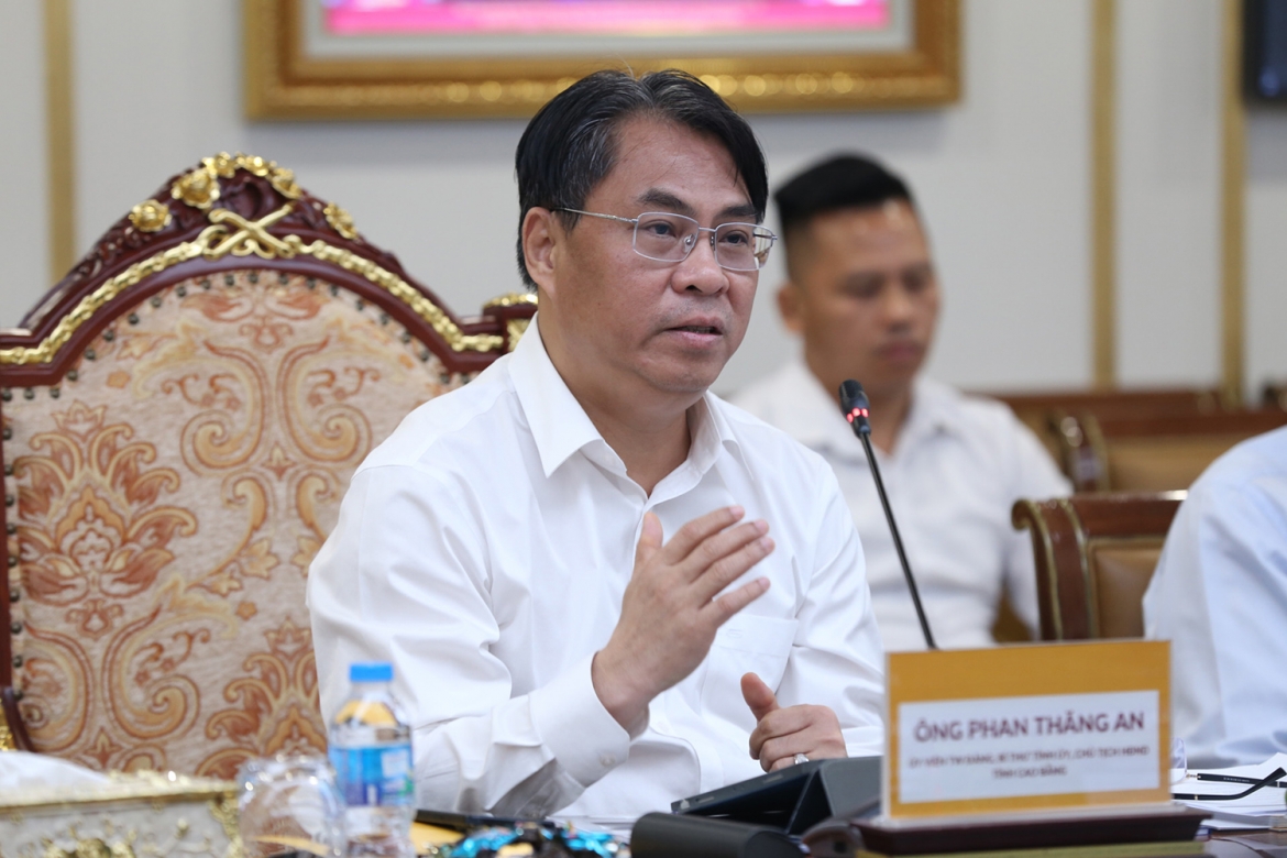 lam_viec_2.jpg