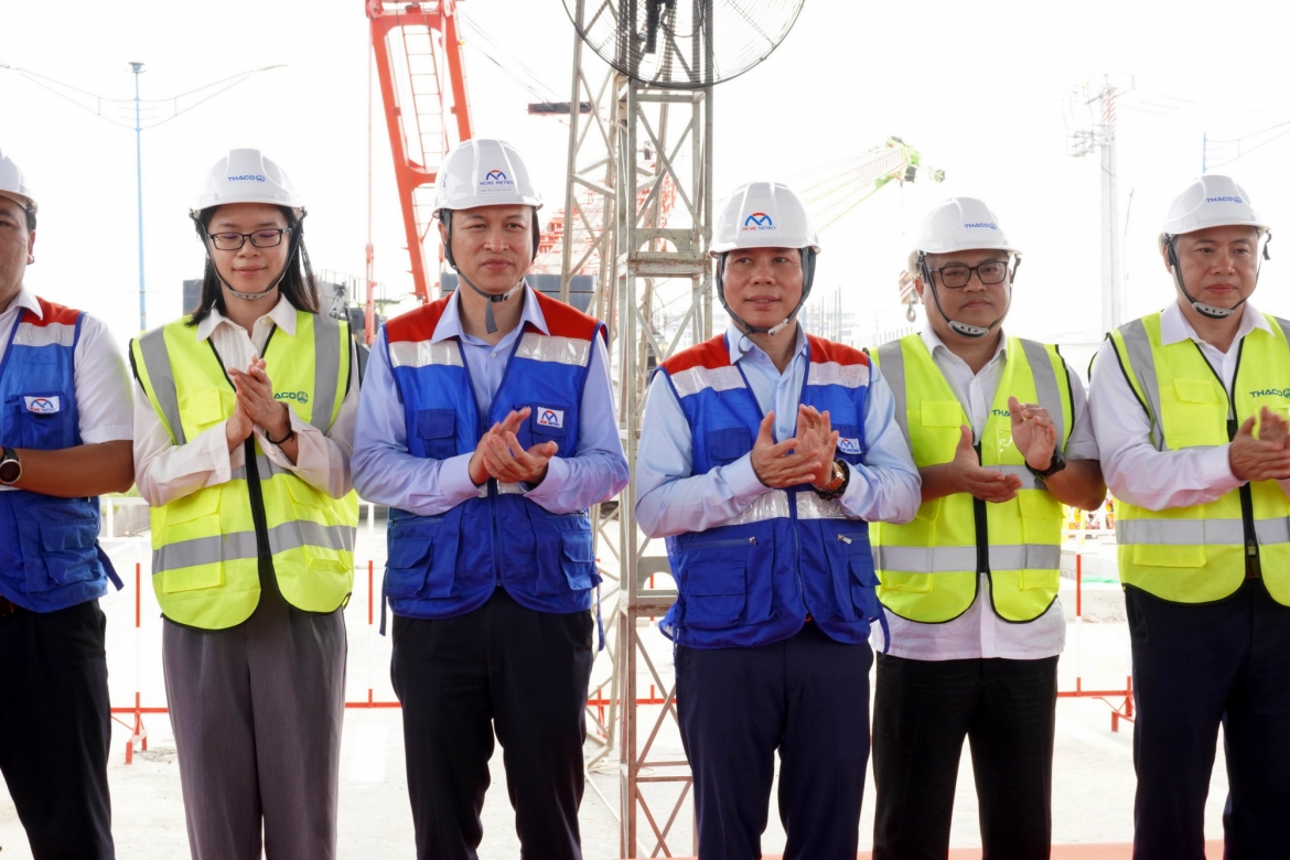 lanh_dao_maur_dong_vien_doi_ngu_cong_nhan_ky_su_anh_maur.jpg