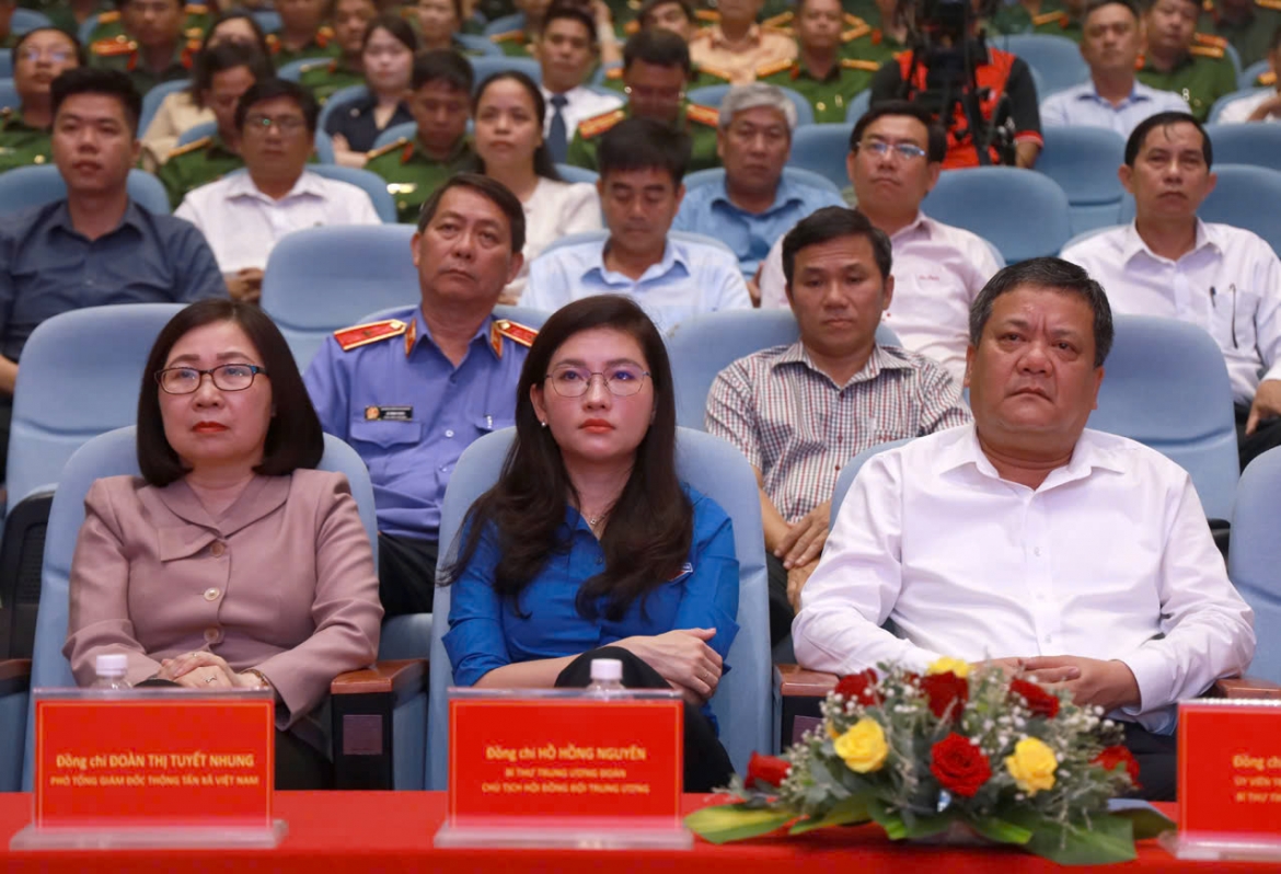Lãnh đạo các Ban, Bộ, ngành Trung ương và tỉnh Khánh Hòa tham gia phát động