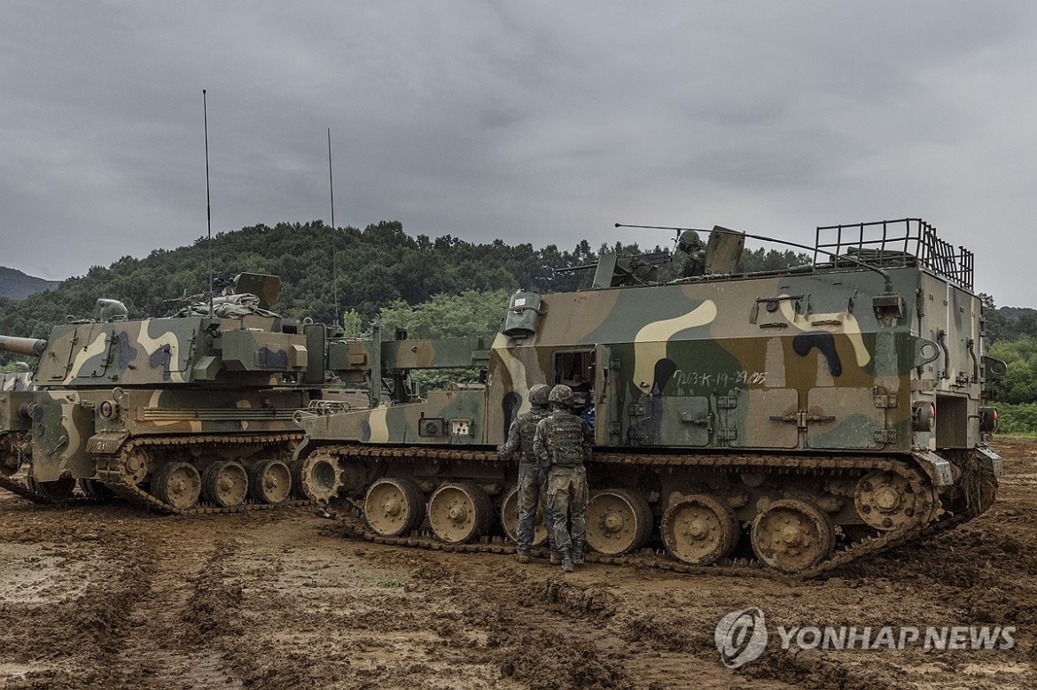 mot-cuoc-huan-luyen-tiep-dan-cho-phao-tu-hanh-k9-cua-quan-doi-han-quoc.-anh-yonhap.jpg