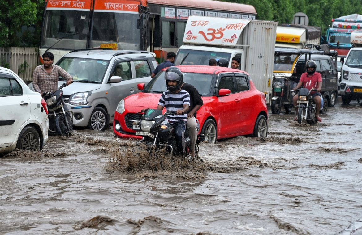 mua-lon-ngap-lut-delhi-.jpeg